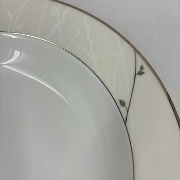 Waterford China Lisette Shallow 9 Inch Bowl Soup Cereal Serving Replacement - Picture 3 of 8